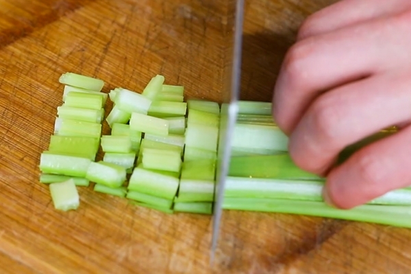 高血压患者冬季注意事项有哪些(图1) 高血压患者冬季注意事项有哪些(图1)