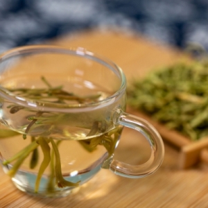 金银花茶的功效与作用、禁忌和食用方法